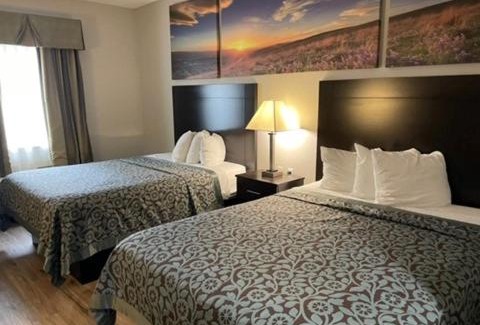 Northwest Dallas Hotel | Days Inn & Suites by Wyndham Dallas