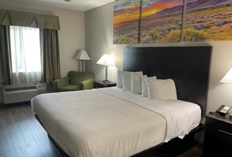 Northwest Dallas Hotel | Days Inn & Suites by Wyndham Dallas