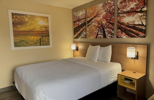 Kaukauna Hotel | Days Inn & Suites by Wyndham Kaukauna WI