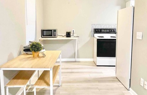 Dayton Apartment | DAYTON CITY CENTER 1BR | Private Parking | Fast WiFi