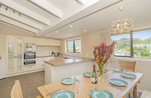 Cooks Beach House | Daze Away - Cooks Beach Holiday Home