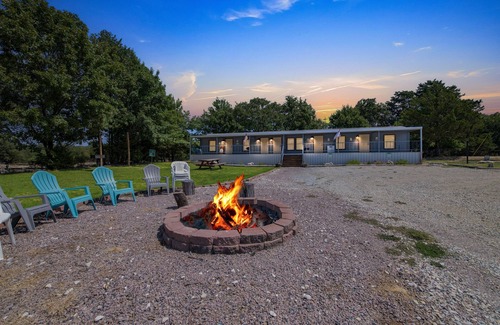 Kingston Apartment | Daze Off - Pet Friendly Suite 1 Bedroom Hotel Room by The Lodges at Fossil Creek
