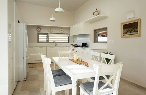 Archanes Villa | Dazzling Heraklion Villa | Villa Elrond | 5 Bedrooms | Spacious Furnished Sun.