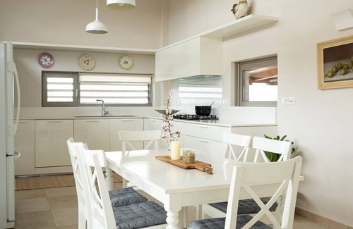 Archanes Villa | Dazzling Heraklion Villa | Villa Elrond | 5 Bedrooms | Spacious Furnished Sun.