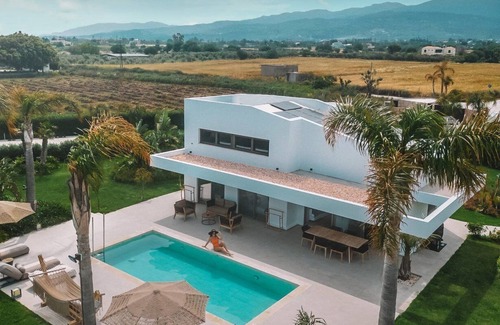 Tingaki Villa | Dazzling Kos Villa | Villa Lily-Luna | 3 Bedrooms | Spacious Furnished