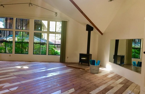 Villa Grande House | Dazzling & Spacious Russian Riverfront 3-Bd, 2ba Vintage-Modern home, sleeps 6-8