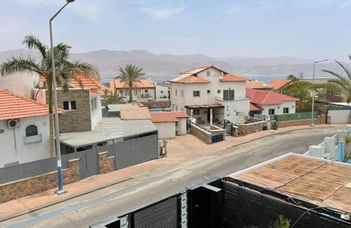 Eilat Villa | Dazzling Villa Built in Contemporary Style