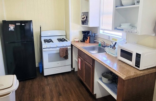 Old Town Cottage | DB 12-Even Keel, 2 BR, 1 Bath Cottage with Kitchenette, Walk to Beach, Dogs OK!