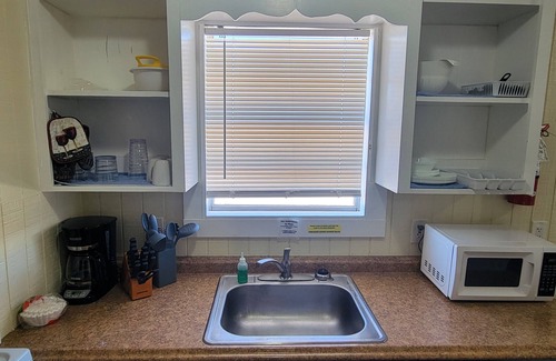 Old Town Cottage | DB 12-Even Keel, 2 BR, 1 Bath Cottage with Kitchenette, Walk to Beach, Dogs OK!