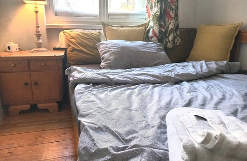 West Berlin Centre Bed & Breakfast | Beautiful studio old style apartment