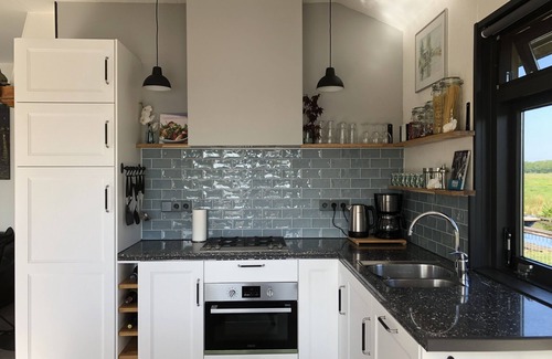 Municipality of Stichtse Vecht House | De Duif - Small country house, directly on the lake, in a nature reserve