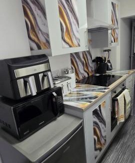 Stoke-on-Trent House | de gold ltd