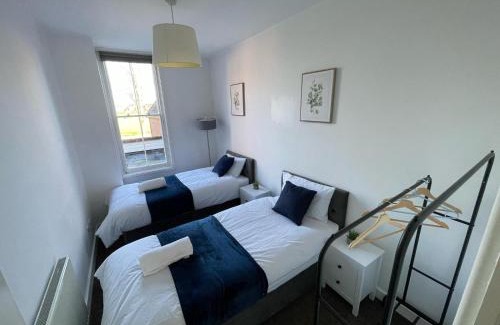 Bedford Apartment | De'Parys - Sleeps 6! Great for large group of people