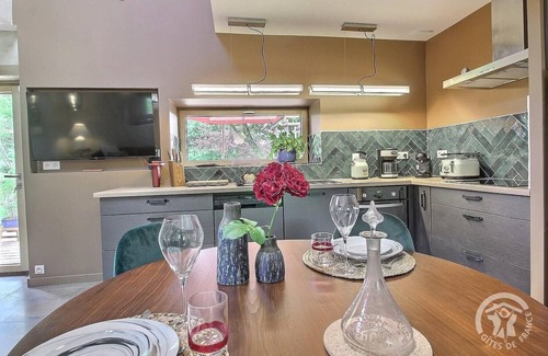 Saint-Clet House | De Rulinen - Orchard side