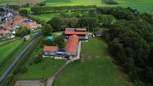 Pingjum House | De Skourre met hottub en sauna