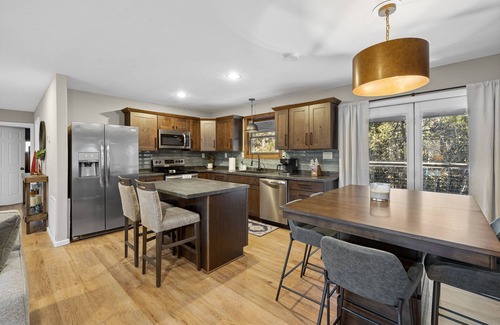 Deadwood House | Deadwood Pines Hideaway