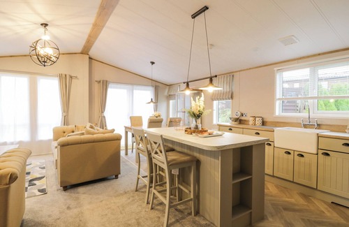 Balminnoch Cottage | DEBONAIR LODGE, with a garden in Glenluce