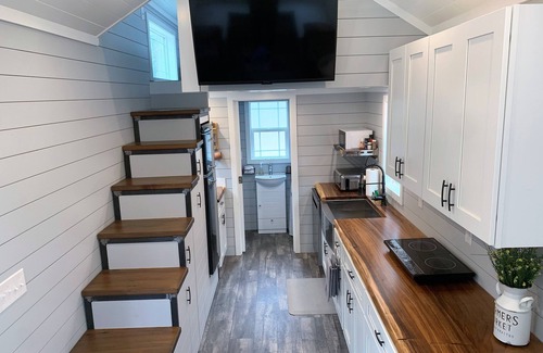 Flat Rock House | DEC-FEB MONTHLY 50% OFF Tiny House@Backyard 🍎Cottages