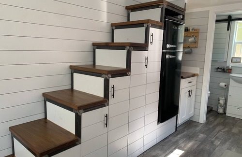 Flat Rock House | DEC-FEB MONTHLY 50% OFF Tiny House@Backyard 🍎Cottages