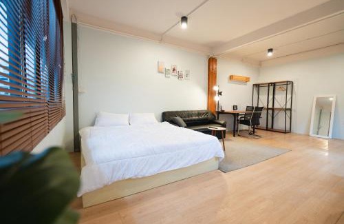 Bang Sue Apartment | Dec Room at Shine Haus BangSue