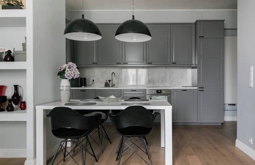 Srodmiescie Południowe Apartment | Decadent DeLux Comfort in the Heart of Warsaw