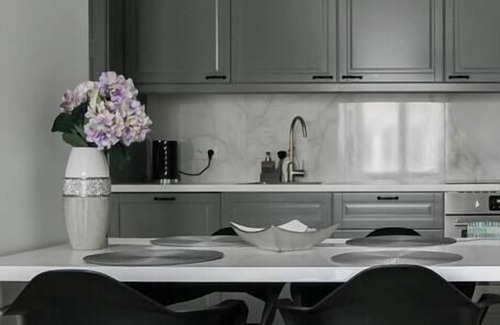 Srodmiescie Południowe Apartment | Decadent DeLux Comfort in the Heart of Warsaw