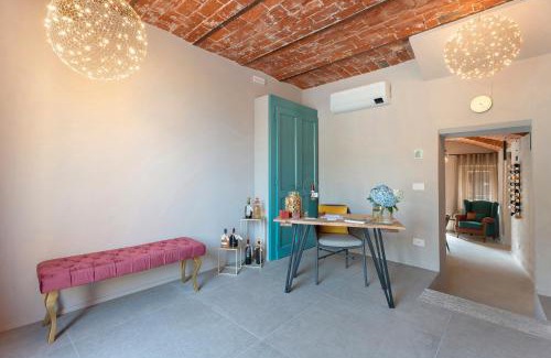 Borgomanero House | Decanter House