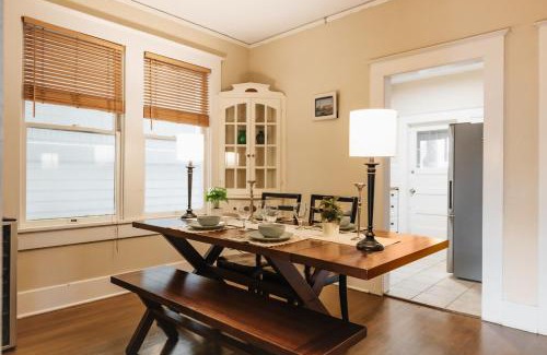 West Campus House | December Group Retreat 4BR Victorian Home, UT & Downtown