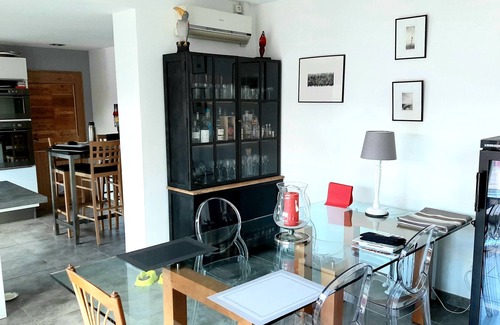 Bacalan House | Decibel House and Wall-E