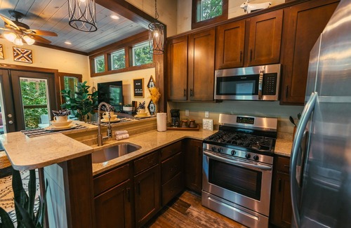 Monteagle Cabin | Deciduous Dreams in Deer Lick Falls