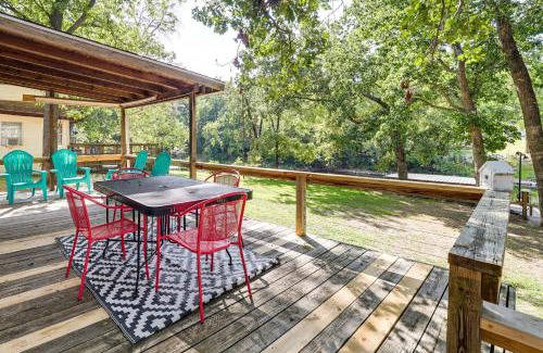 Grove House | Deck and Dock Access Lakefront Grove Cabin!