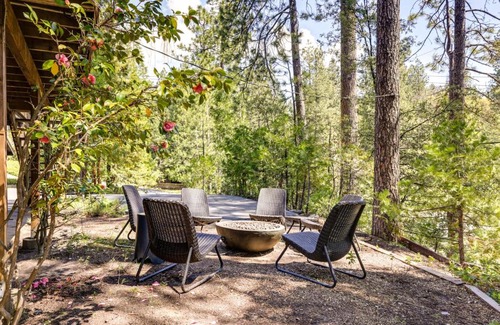 Twain Harte House | Deck and Fire Pit Stunning Twain Harte Cabin!