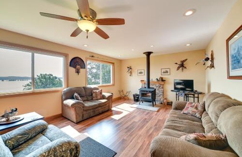 New Concord House | Deck and Water View Cozy Kentucky Lake Getaway
