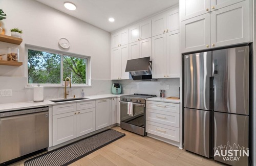 Great Hills House | Deck/Balcony Views, Marble Kitchen, Pet Friendly w/Rowing Machine and Parking