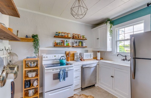 Southeast Pensacola Cottage | Deck & Grill: Downtown Pensacola Vacation Rental