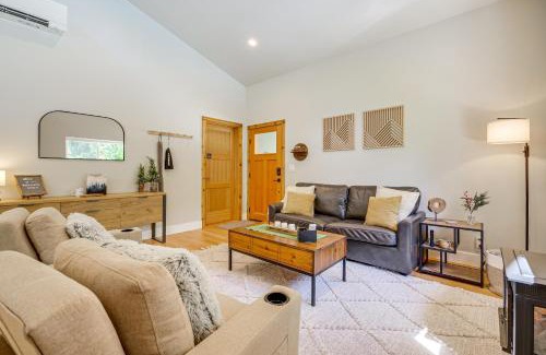 Gold Bar House | Deck, Hot Tub and Views Sleek Getaway in Index!