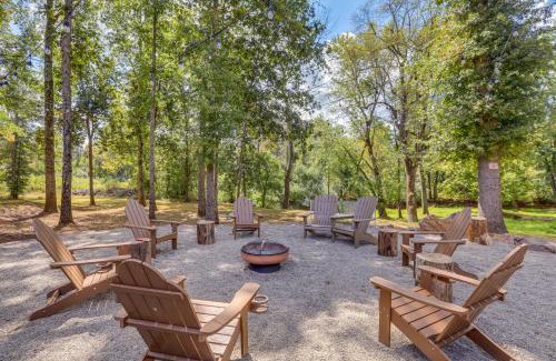 Belle Mead House | Deck, Sauna and Fire Pits Upscale Belle Mead Cabin