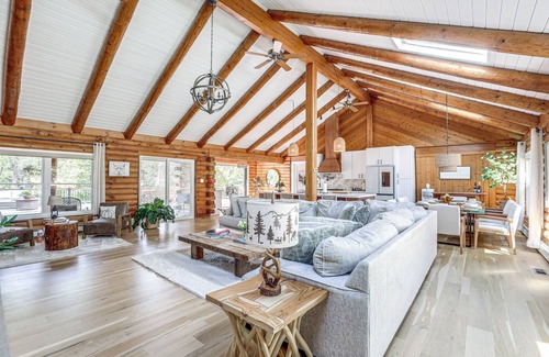 Belle Mead Cabin | Deck, Sauna & Fire Pits: Upscale Belle Mead Cabin