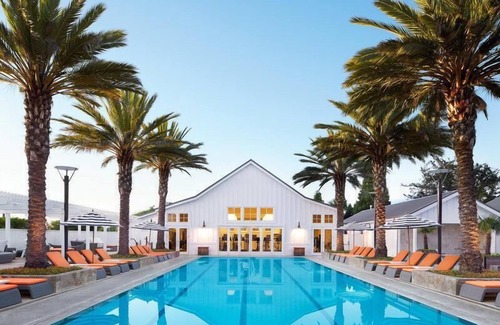 Napa House | Decorative 3 BR Home w/Free WiFi, Pool Access, Parking & Grill Access