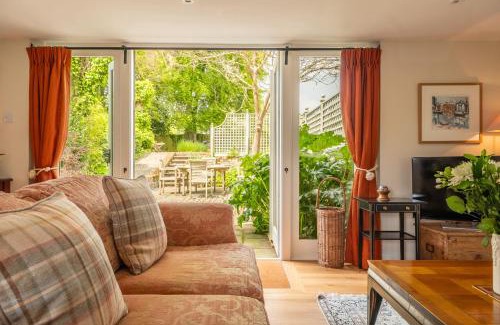 Higham House | Dedham Vale Cottage with Swimming Pool mid May to mid Sep - Yew Tree Barn