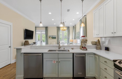 White's Gulfview House | Deeded Beach Access - Private Pool, Gulf Views, Bikes!