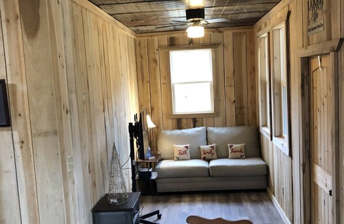 Wedowee Cabin | DeeDee's Hideaway-Secluded Getaway on the Water