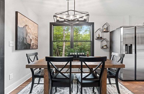 Hendersonville House | Deer Creek Cabin private new home near Hendersonville w/hot tub, fireplace, free Biltmore pass