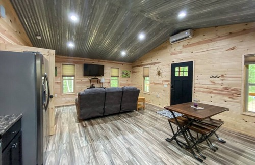 Fort Payne House | Deer Trail! Private cabin with hot tub in the woods