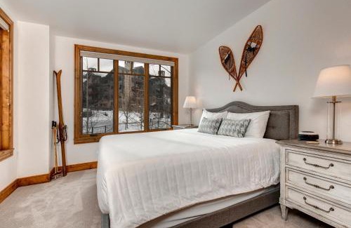 Empire Pass House | Deer Valley Ski In and Out, Luxury Condo, Amazing Views, Private Balcony Slope Side - Hot Tub!