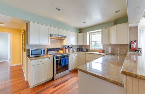Green Creek Cottage | Delaware Bay & Sunset Views: Cape May Cottage