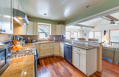 Green Creek Cottage | Delaware Bay & Sunset Views: Cape May Cottage