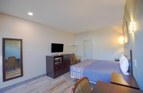Le Barons Of Titusville Hotel | Delight In Family Room Close To Singleton Courts And Free Parking