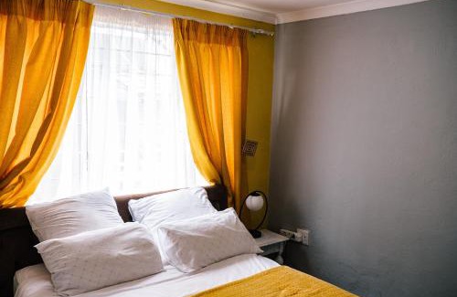 Germiston House | Delightful 1 Bedroom Flat in Germiston with WI-FI