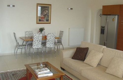 Diasella Apartment | Delightful 2 bed apt in exclusive villa close to Kalamata & beaches.
